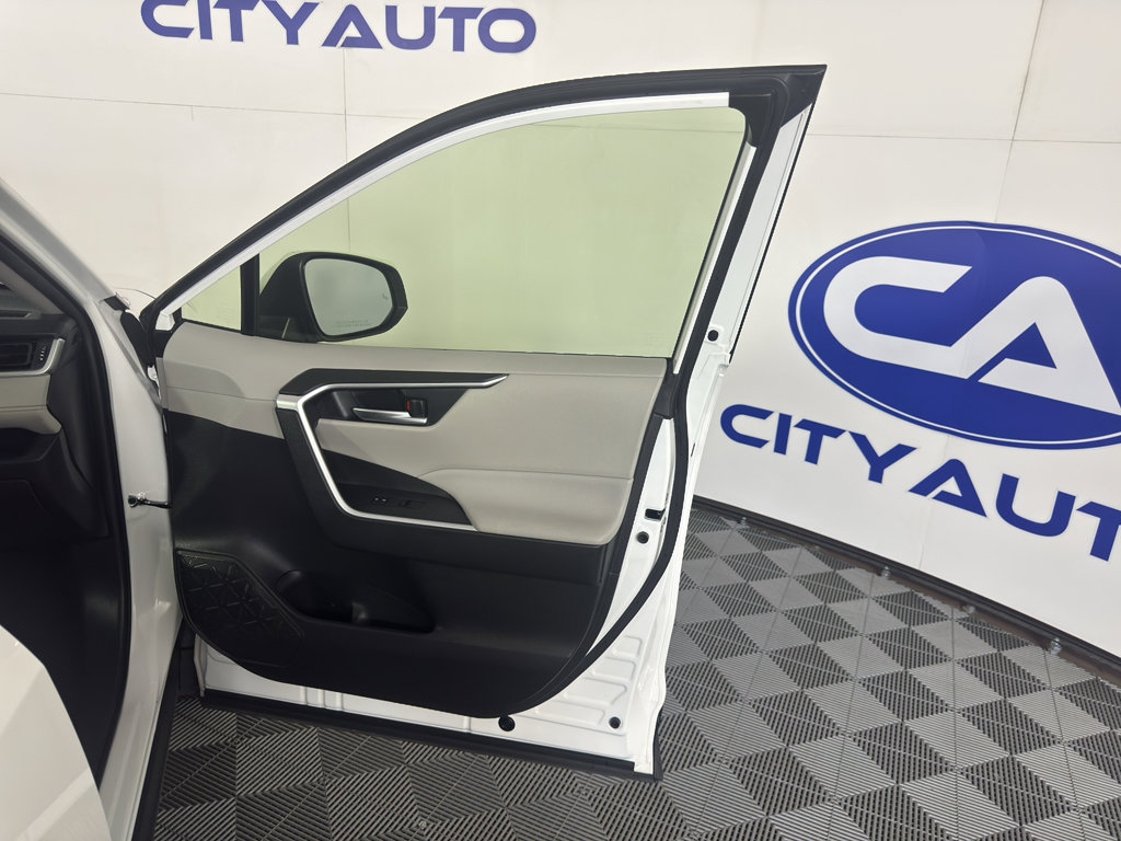 Used 2020 Toyota RAV4 XLE w/ Convenience Package image 41