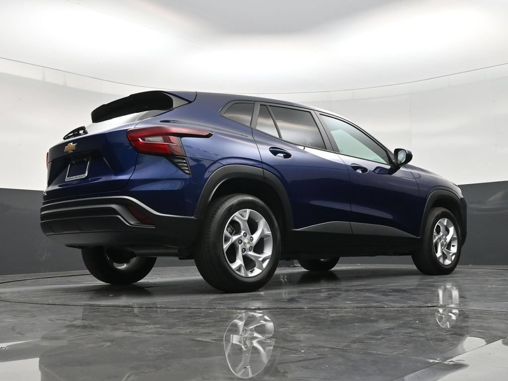 Used 2024 Chevrolet Trax LS w/ LS Convenience Package FWD image 23