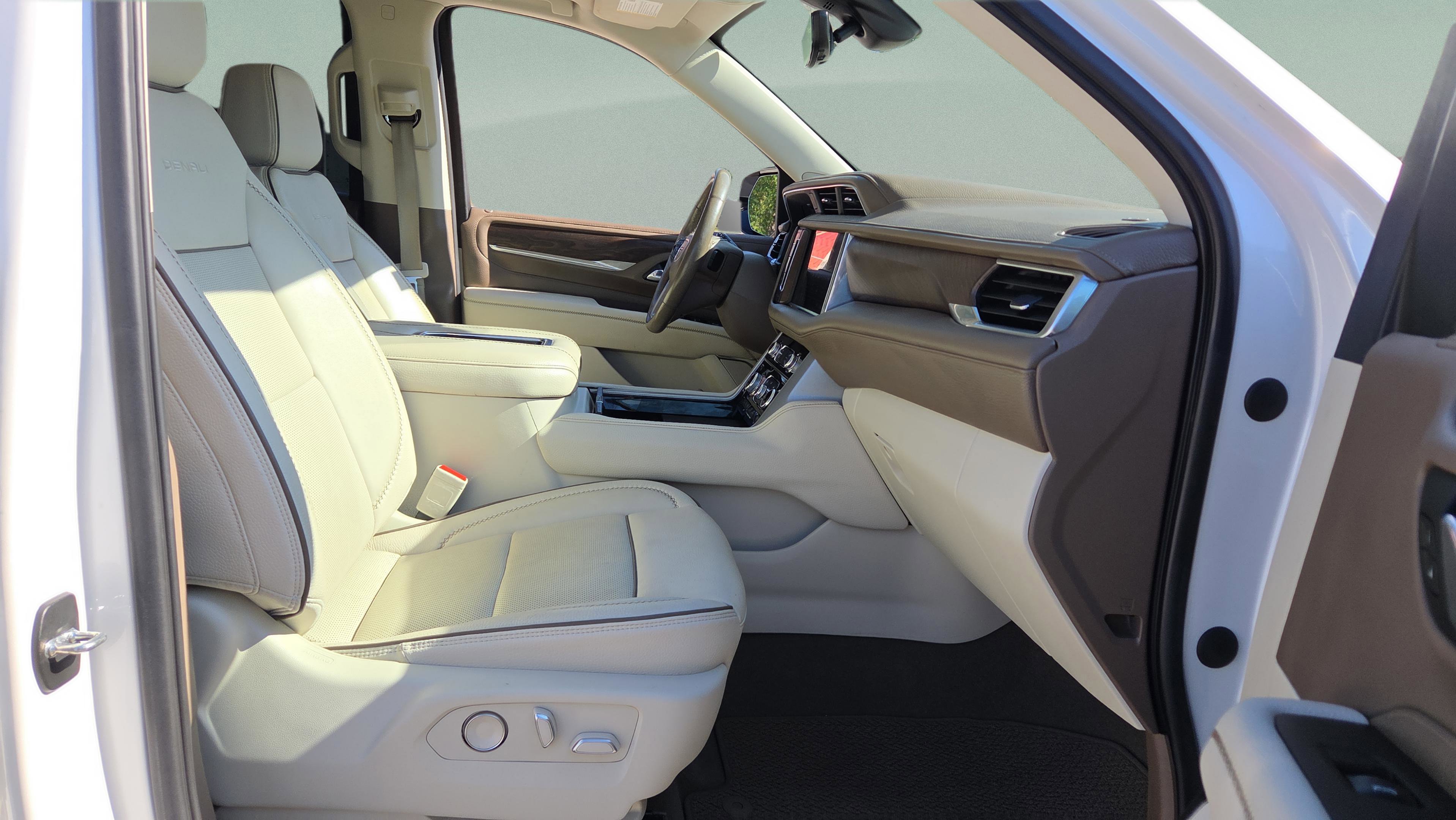 Used 2021 GMC Yukon Denali w/ Denali Premium Package RWD image 18