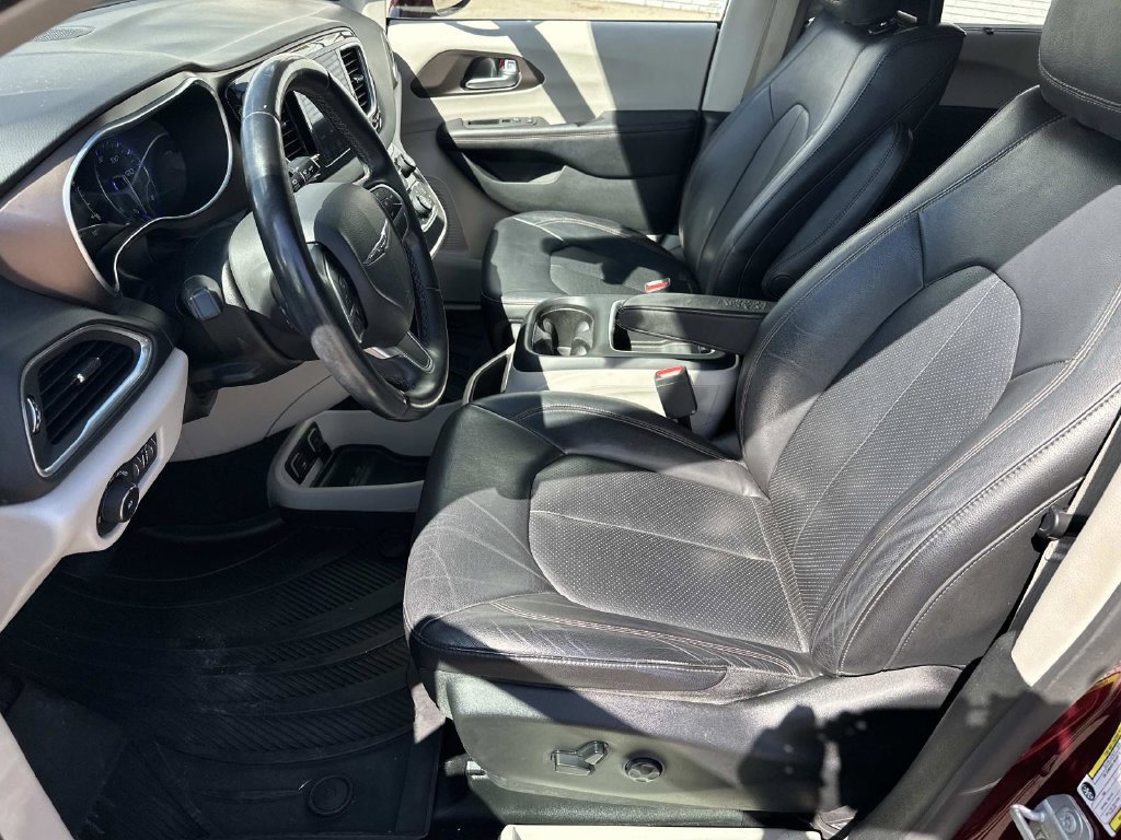Used 2018 Chrysler Pacifica Touring-L Plus FWD image 22