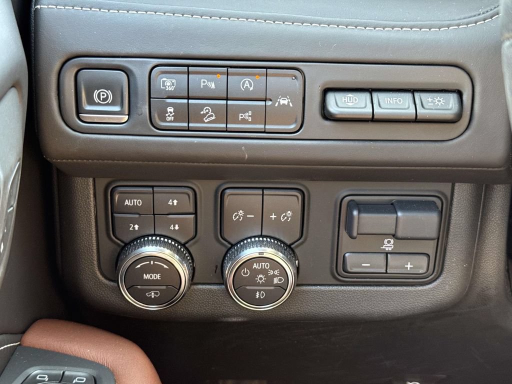 Used 2024 GMC Yukon Denali Ultimate AWD/4WD image 39