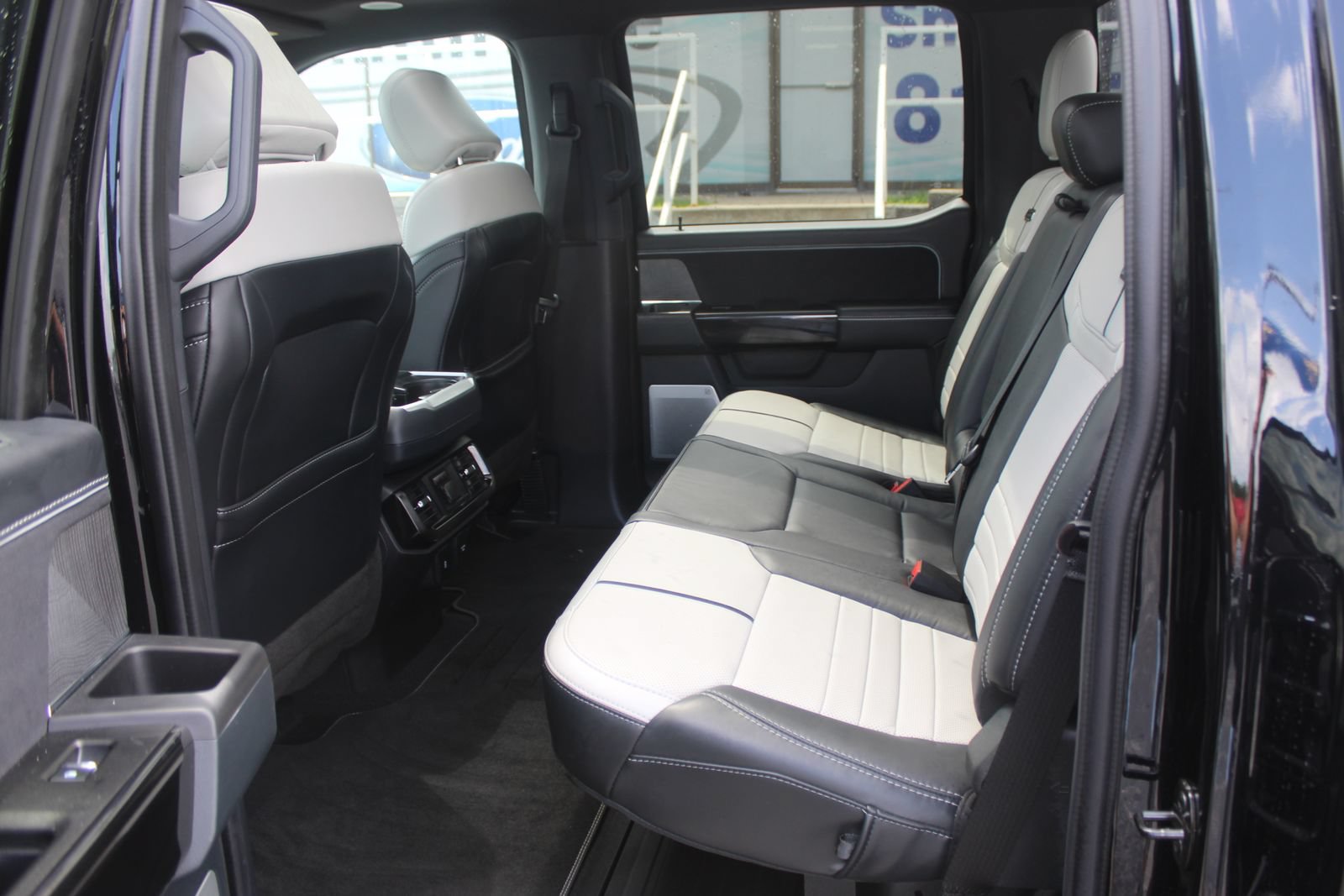 Used 2023 Ford F150 Lightning Platinum AWD/4WD image 25