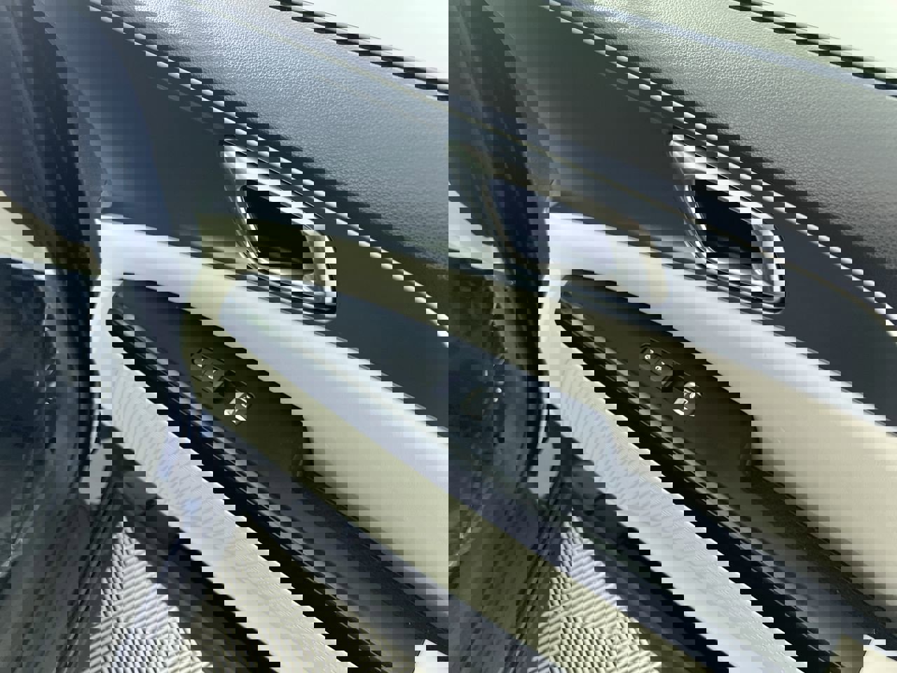 Certified 2024 Kia Carnival LX image 32