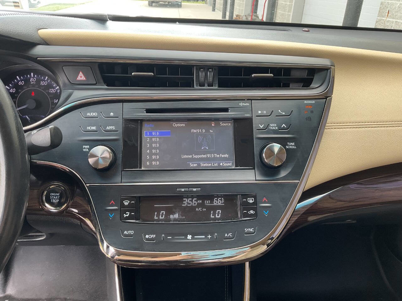 Used 2015 Toyota Avalon XLE FWD image 19