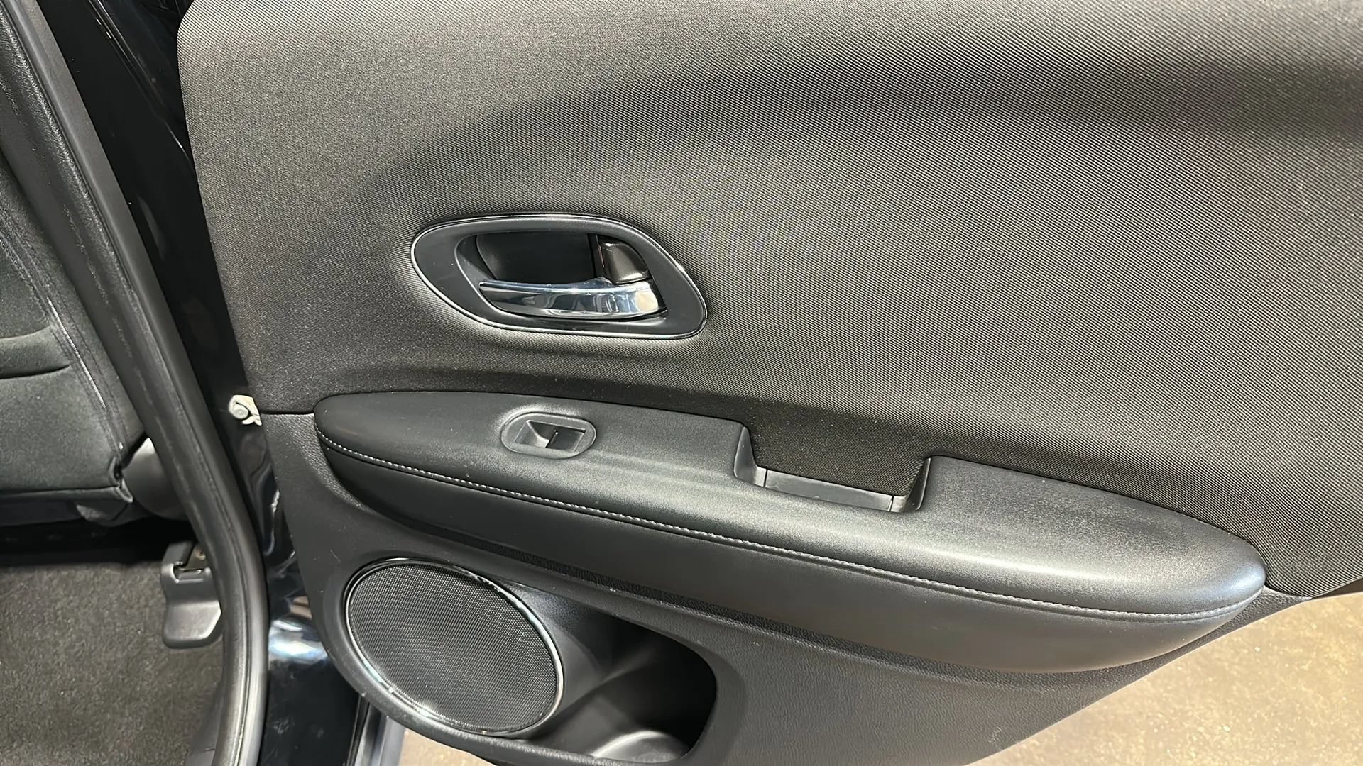 Used 2018 Honda HR-V EX image 15