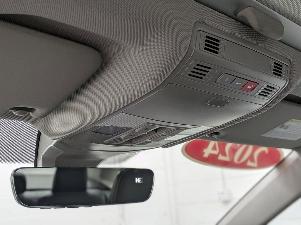 Used 2024 Volkswagen Jetta SEL image 31