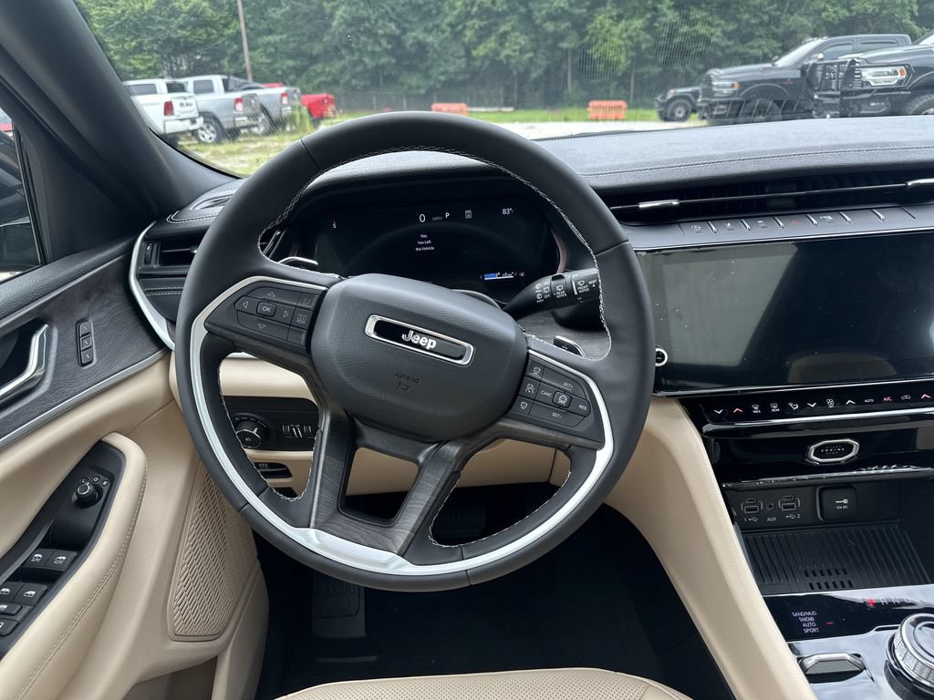 New 2026 Jeep Grand Cherokee L Limited w/ Luxury Tech Group II AWD/4WD image 23