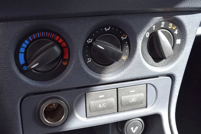 Used 2011 Ford Transit Connect XL FWD image 19