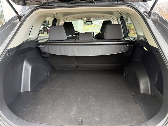 Used 2025 Toyota RAV4 XLE AWD/4WD image 27