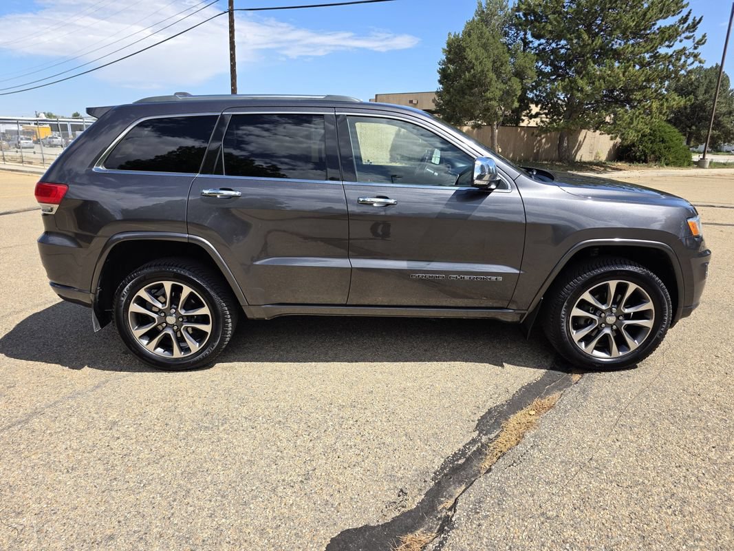 Used 2018 Jeep Grand Cherokee Overland AWD/4WD image 9