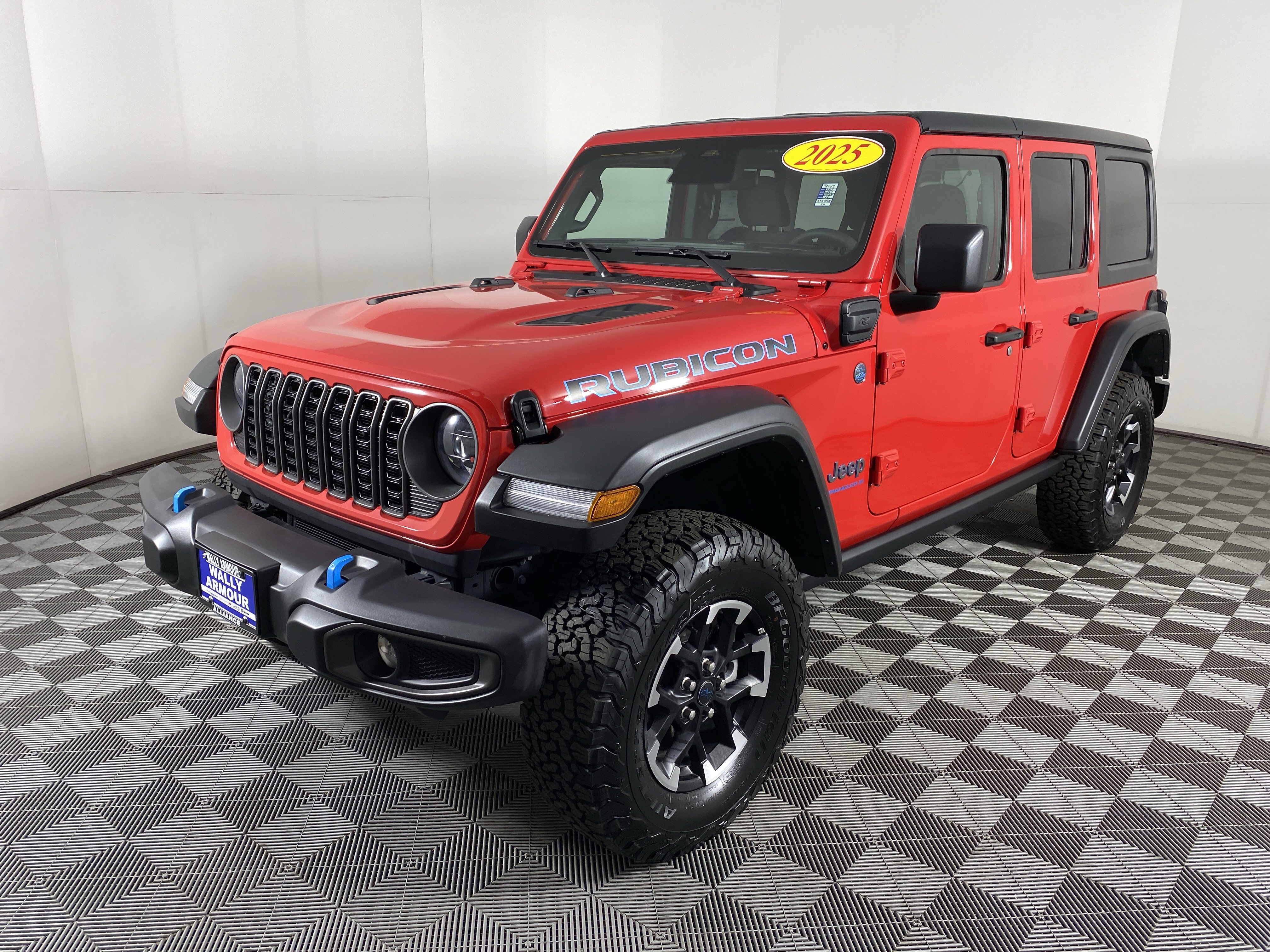 Used 2025 Jeep Wrangler Unlimited Rubicon 4xe w/ Safety Group AWD/4WD image 10