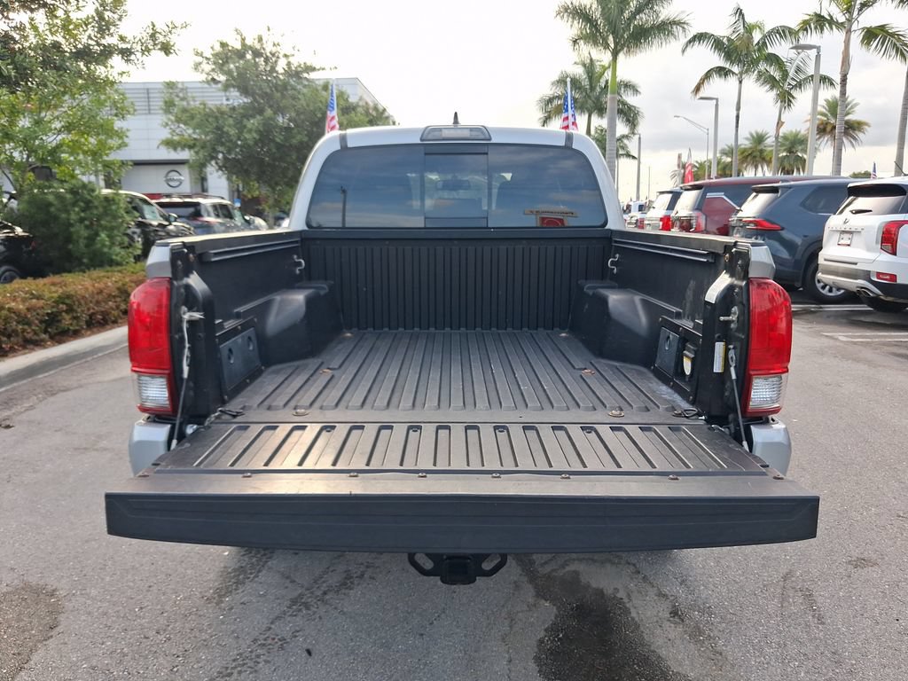 Used 2017 Toyota Tacoma TRD Sport w/ Tow Package RWD image 7