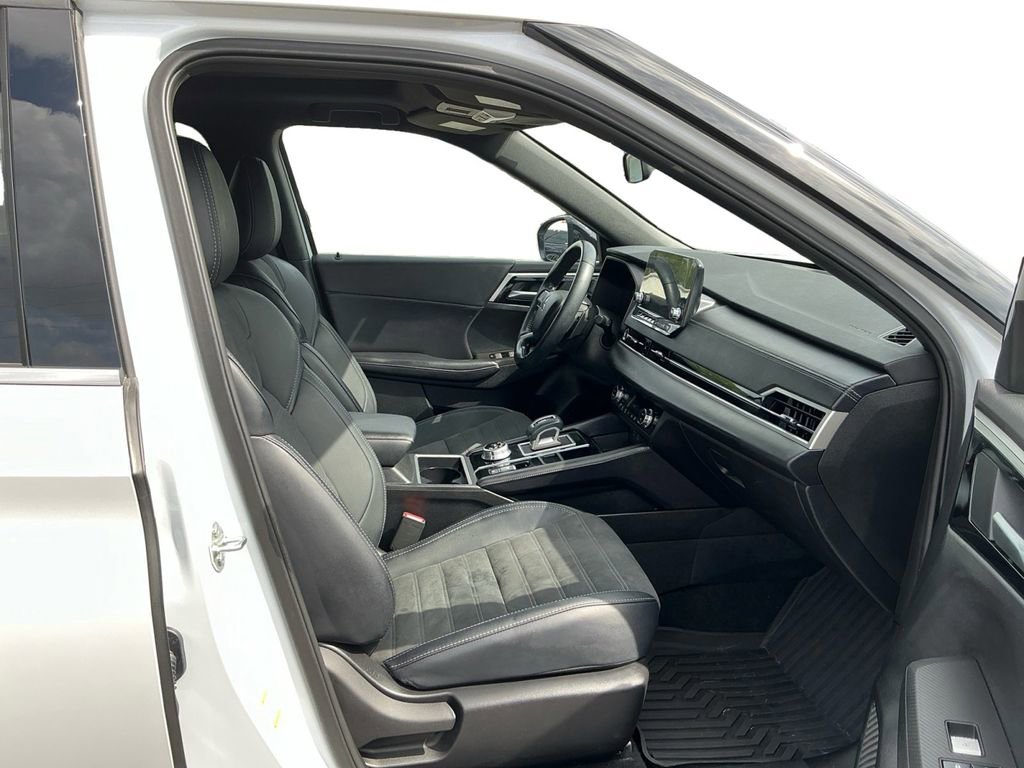 Used 2024 Mitsubishi Outlander SE Black Edition FWD image 22