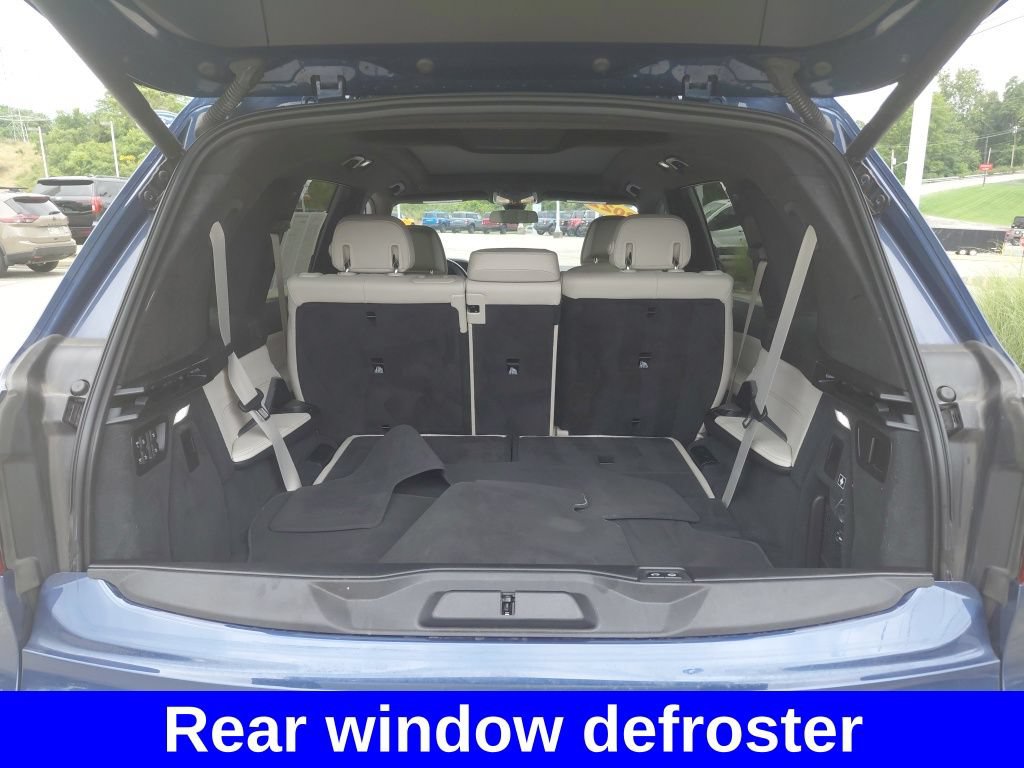 Used 2022 BMW X7 xDrive40i w/ M Sport Package AWD/4WD image 16