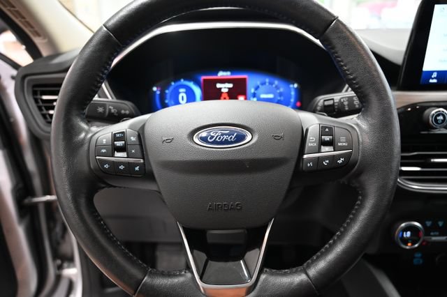 Used 2020 Ford Escape Titanium AWD/4WD image 24