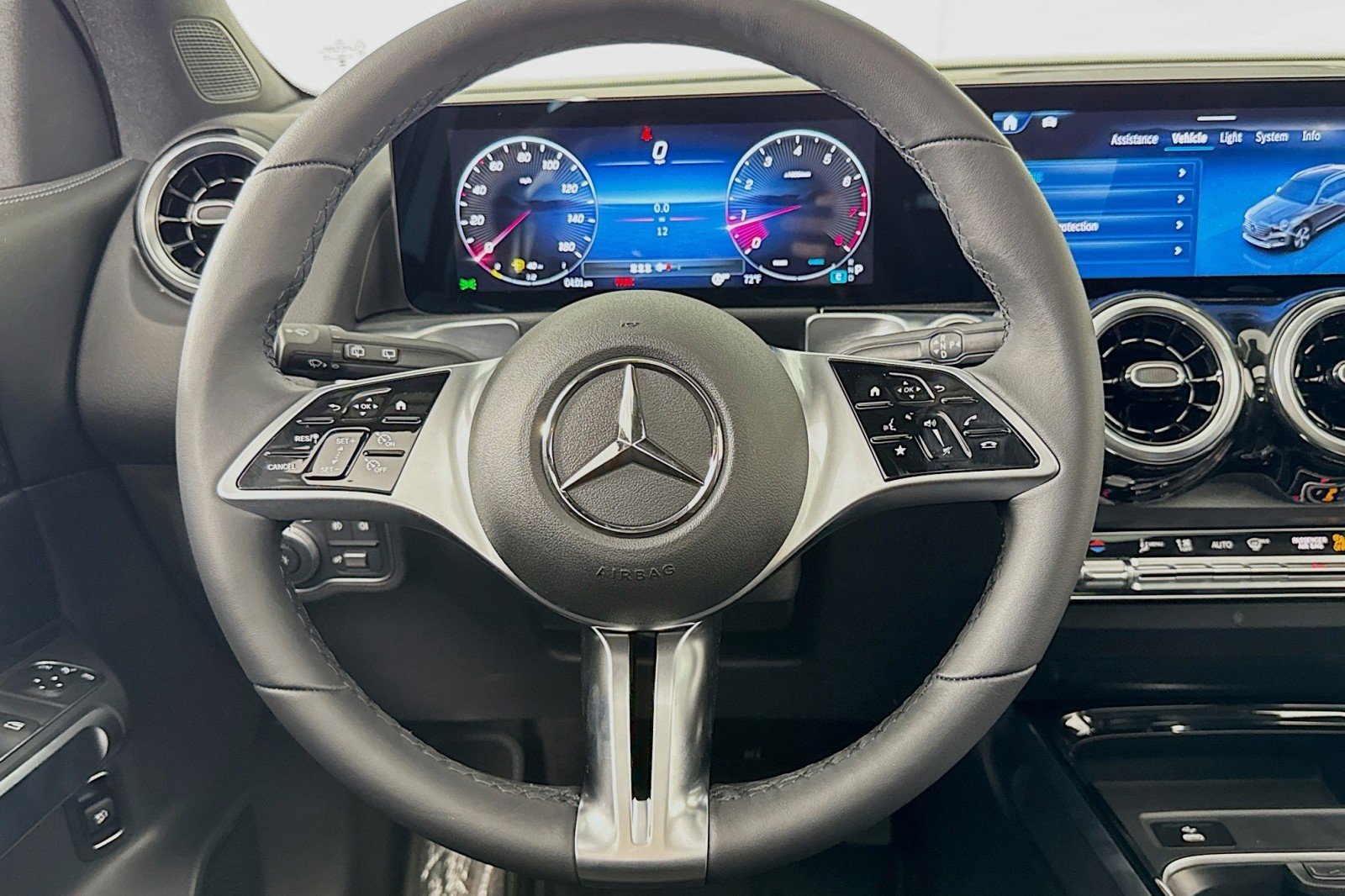 New 2026 Mercedes-Benz GLB 250 image 17