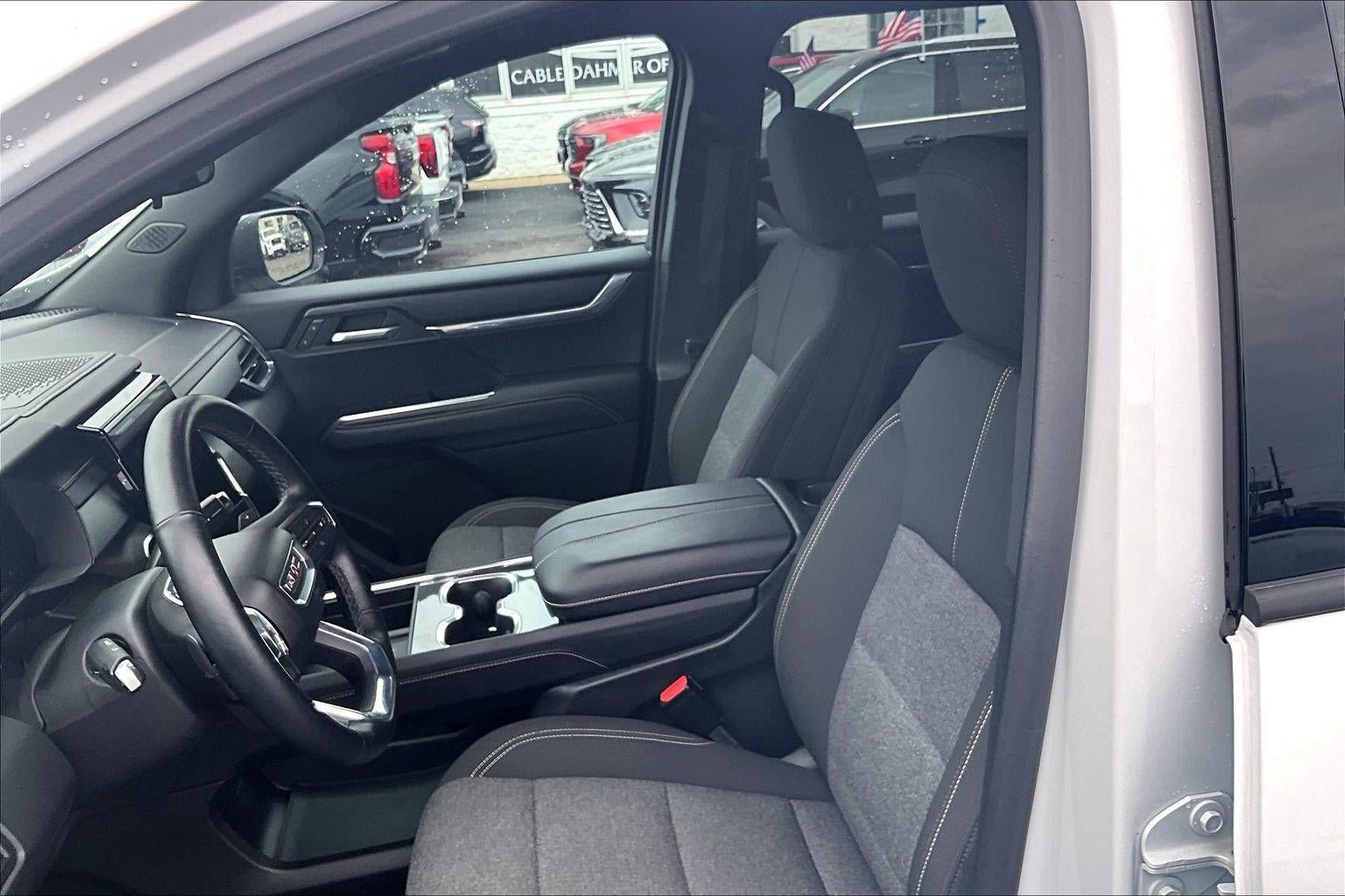 Used 2025 GMC Acadia Elevation FWD image 23