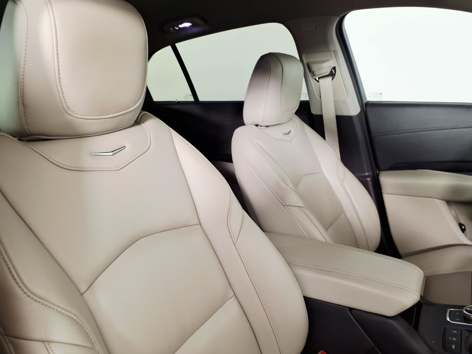 Used 2019 Cadillac XT4 Premium Luxury w/ Cold Weather Package FWD image 10