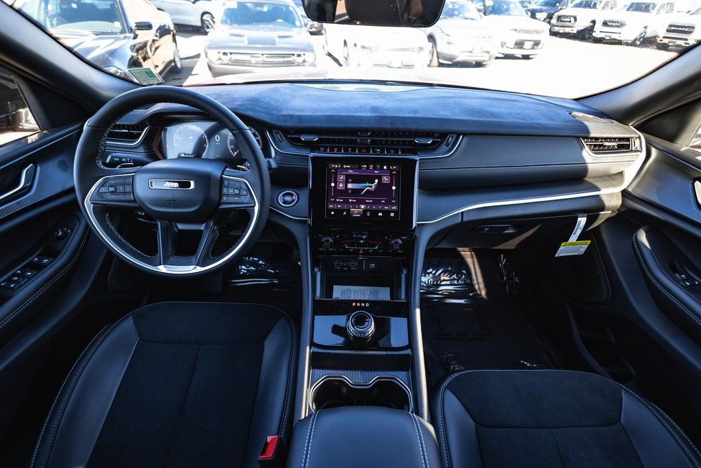 New 2025 Jeep Grand Cherokee L Altitude image 25