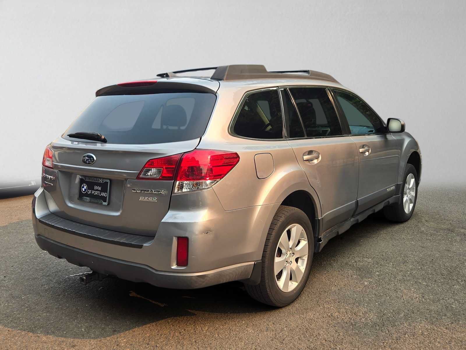Used 2011 Subaru Outback 2.5i Premium AWD/4WD image 3
