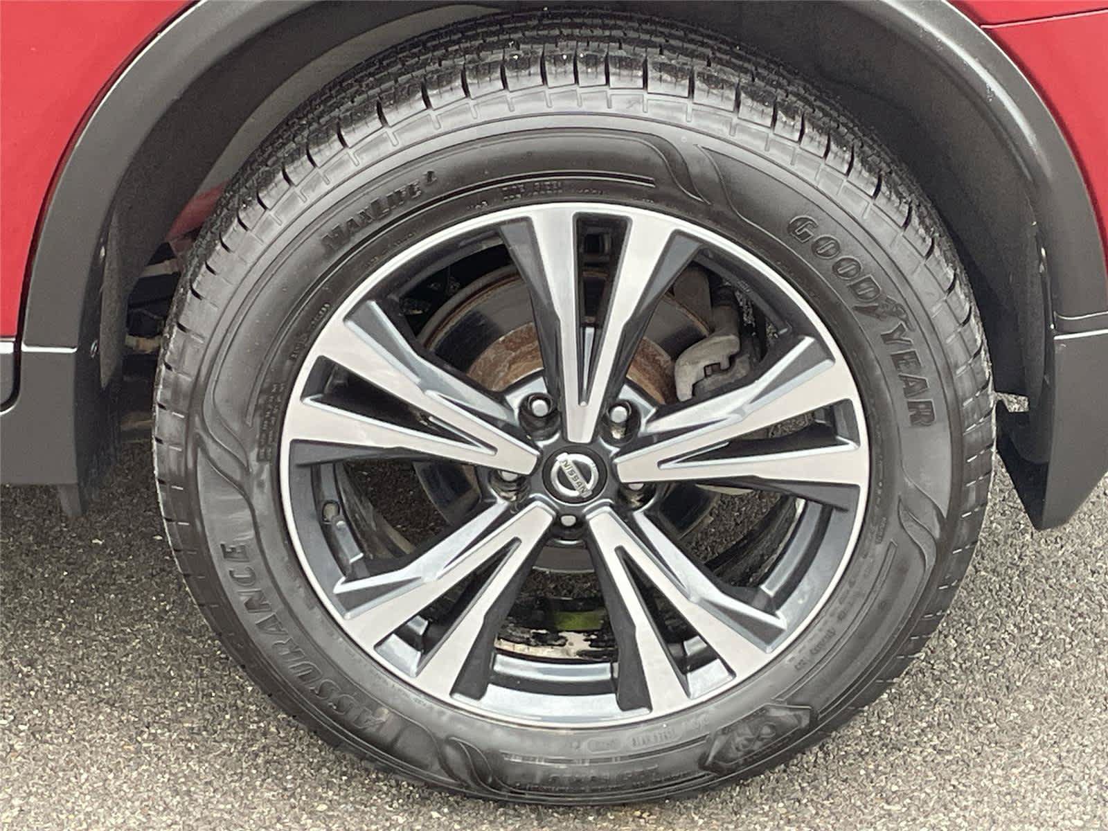 Used 2019 Nissan Rogue SV w/ Sun & Sound Touring Package AWD/4WD image 11