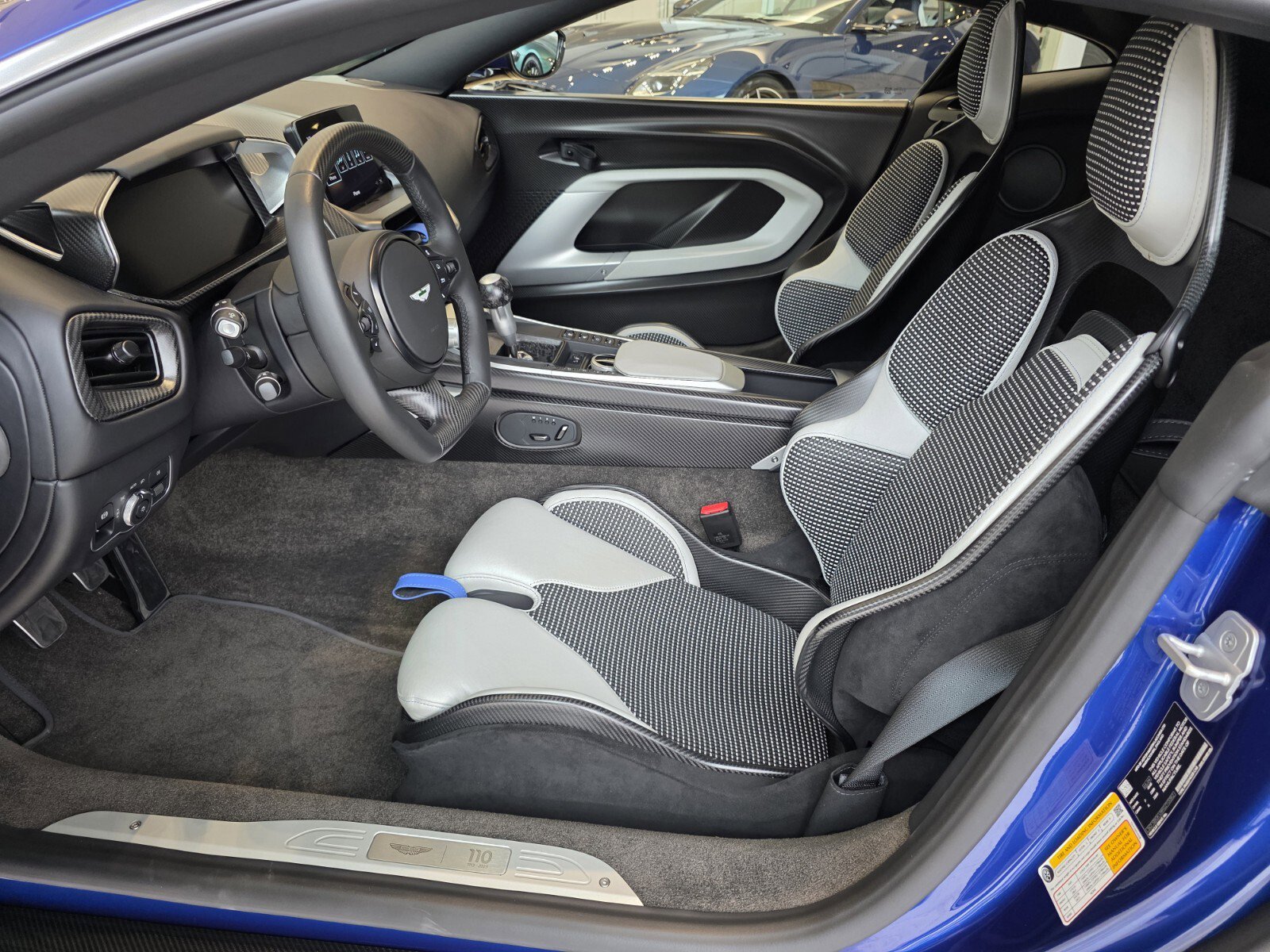 Used 2024 Aston Martin Valour Coupe image 17