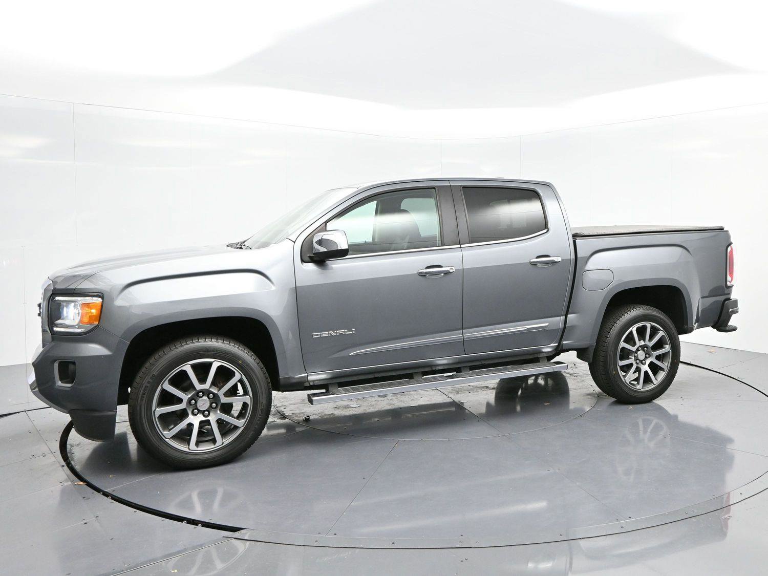Used 2020 GMC Canyon Denali image 4