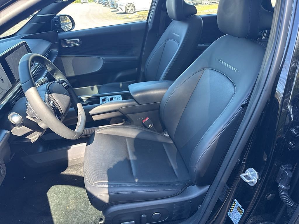 Used 2025 Hyundai Ioniq 6 Limited image 8