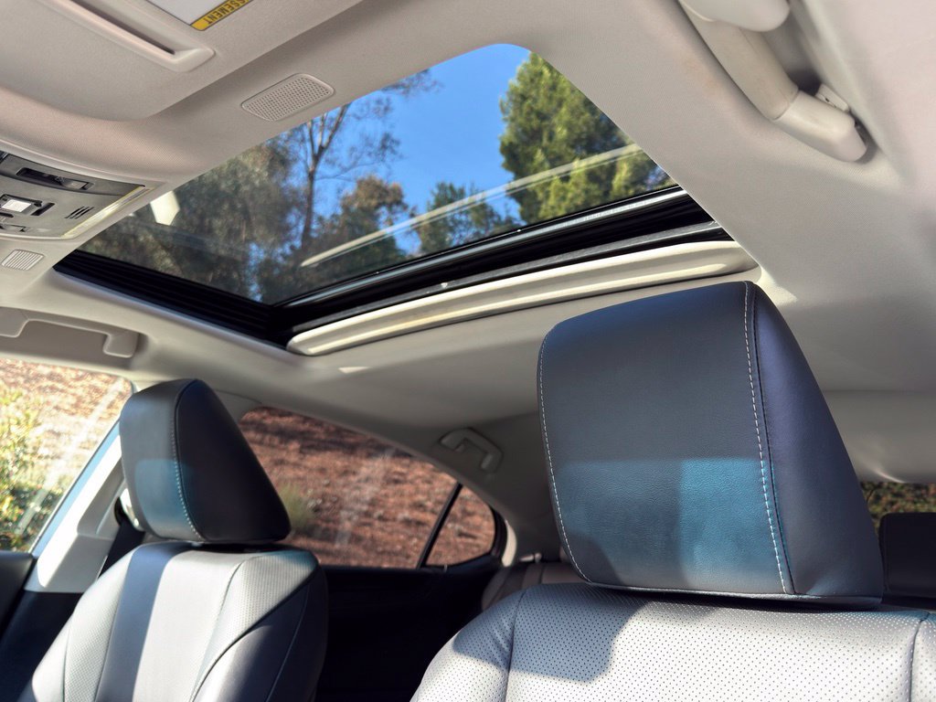 Certified 2025 Lexus ES 300h w/ Premium Package FWD image 17