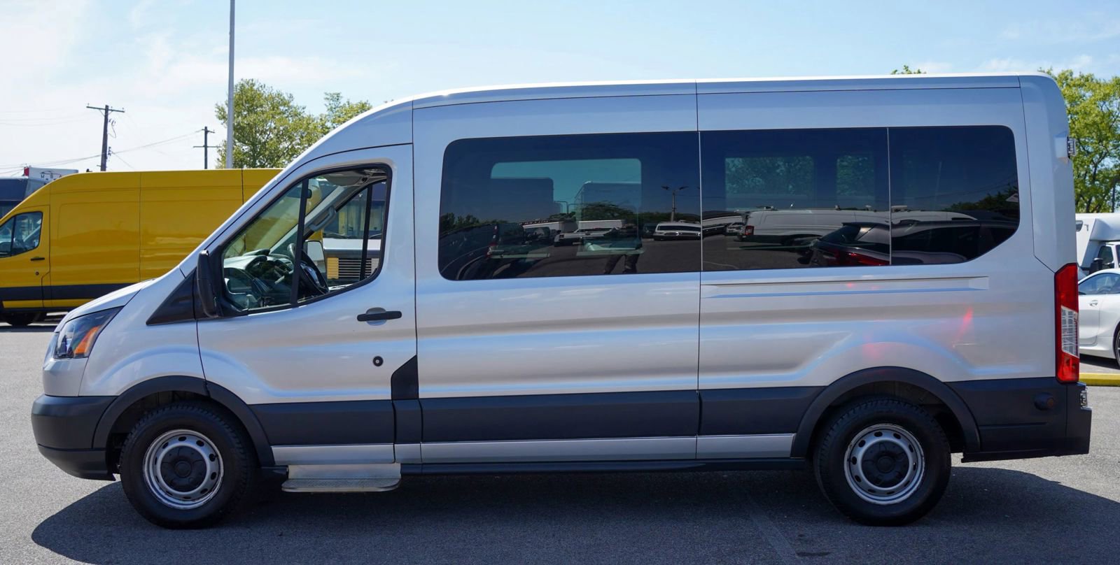 Used 2016 Ford Transit 350 XL RWD image 4