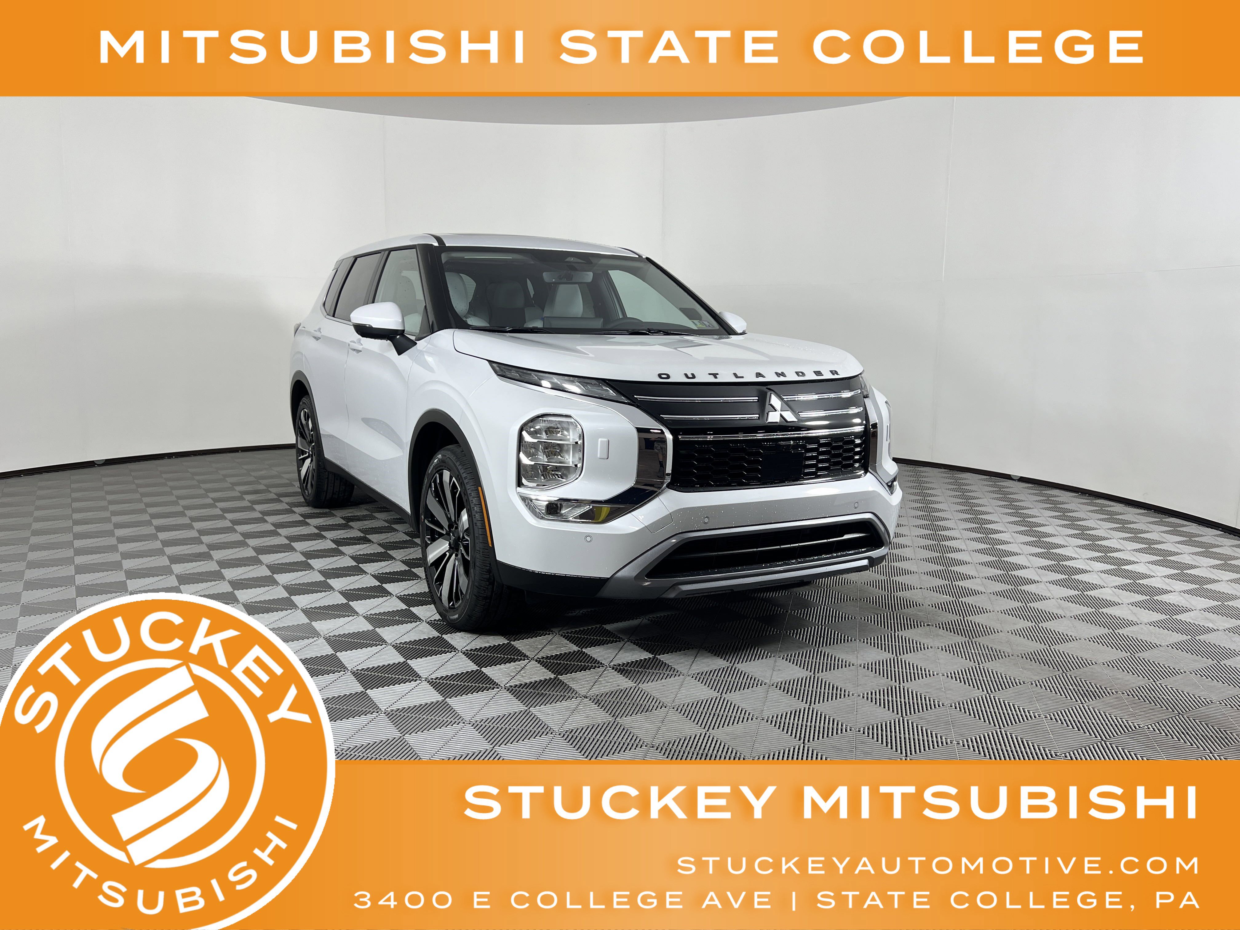 New 2025 Mitsubishi Outlander SE image 1