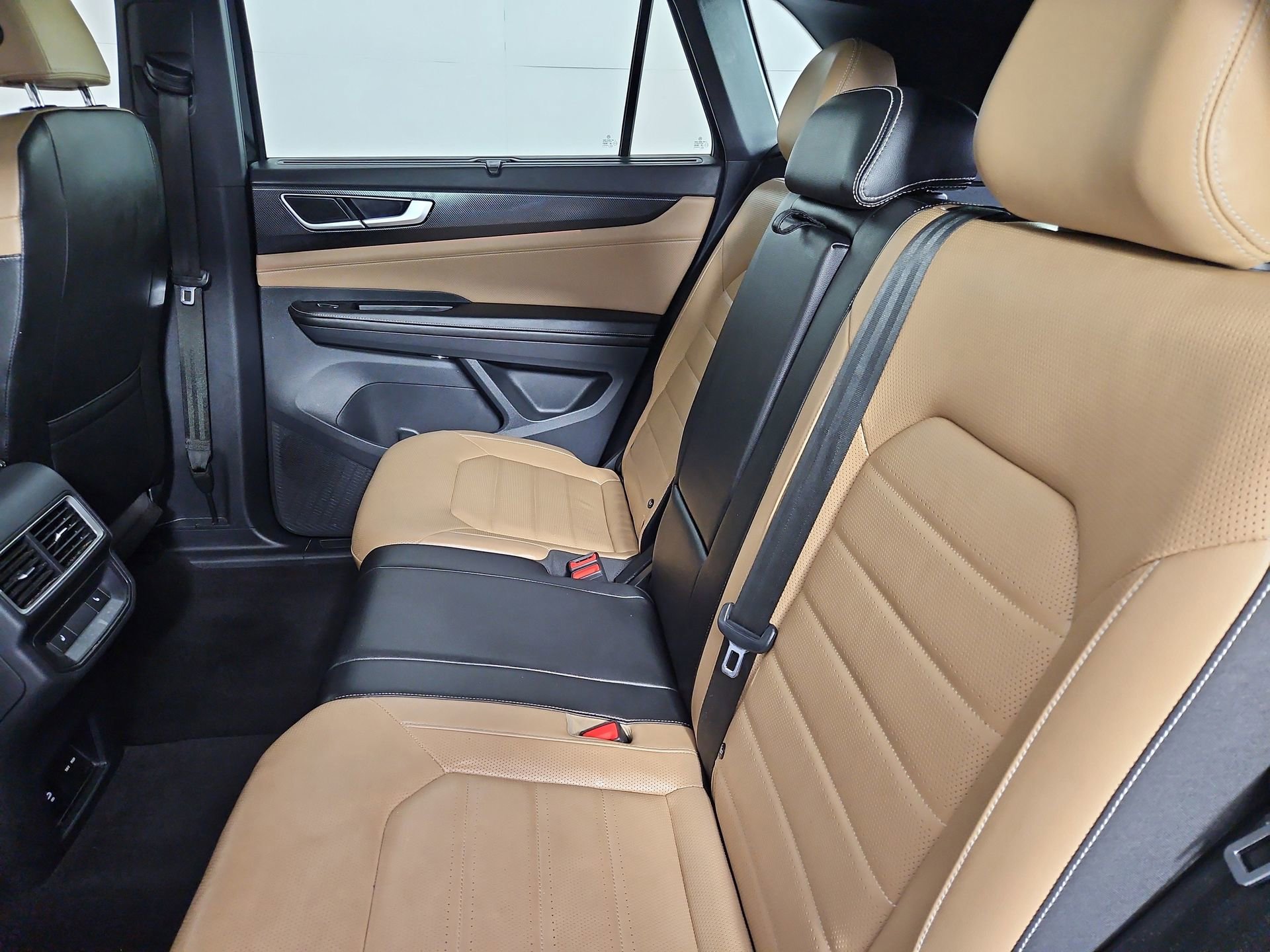 Used 2024 Volkswagen Atlas Cross Sport SEL R-Line AWD/4WD image 40
