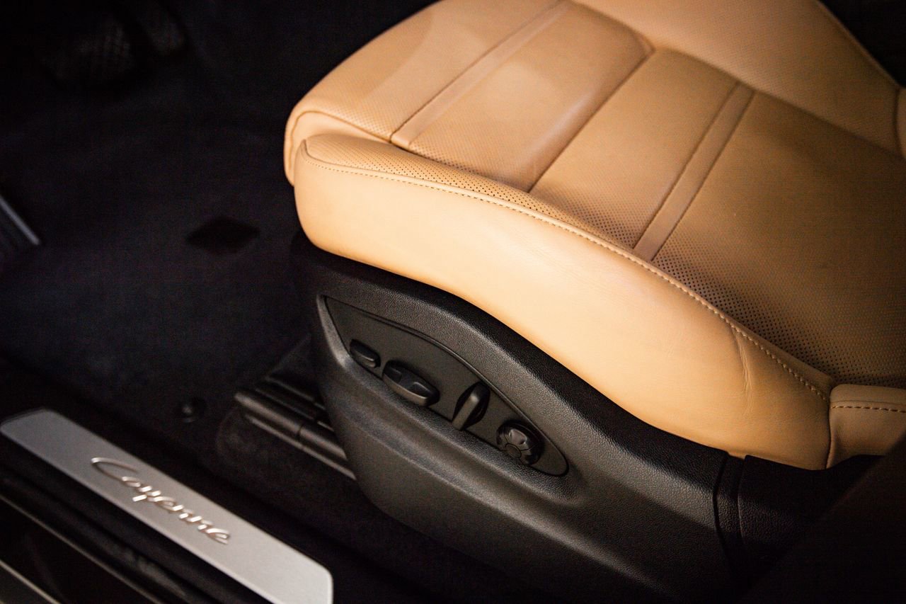 Certified 2024 Porsche Cayenne Coupe image 14