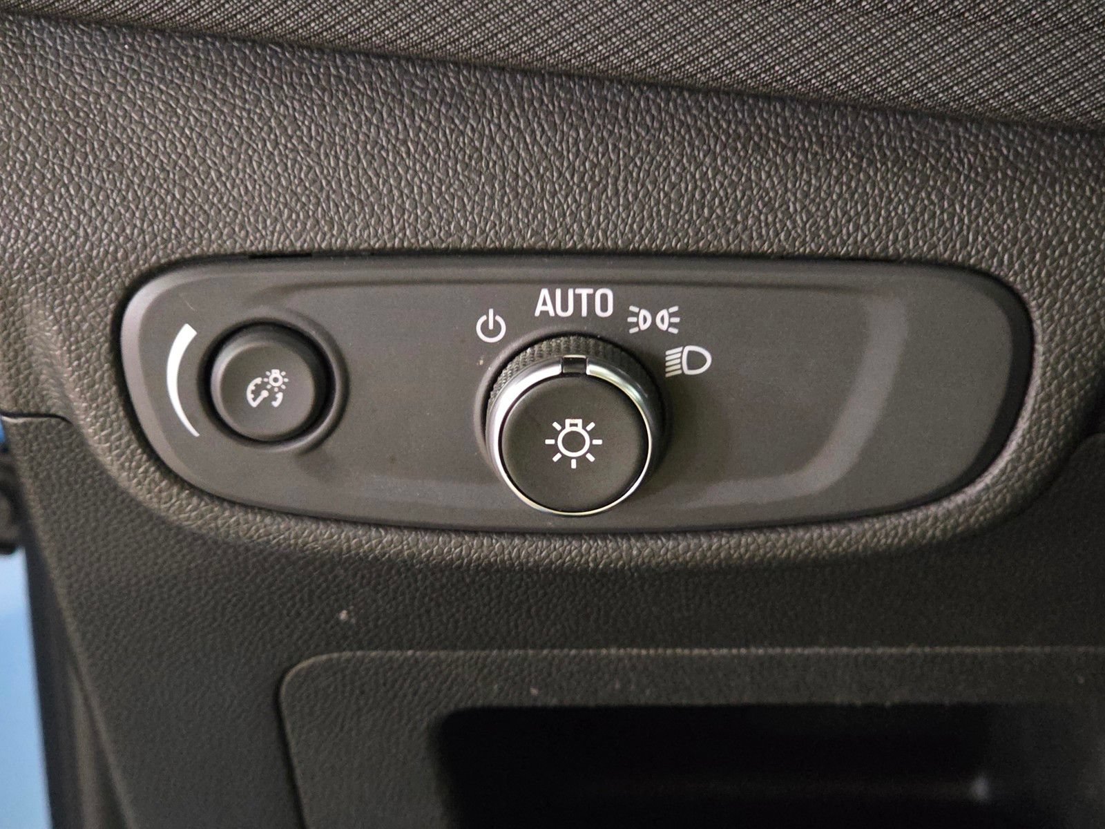 Used 2025 Chevrolet TrailBlazer LS FWD image 33