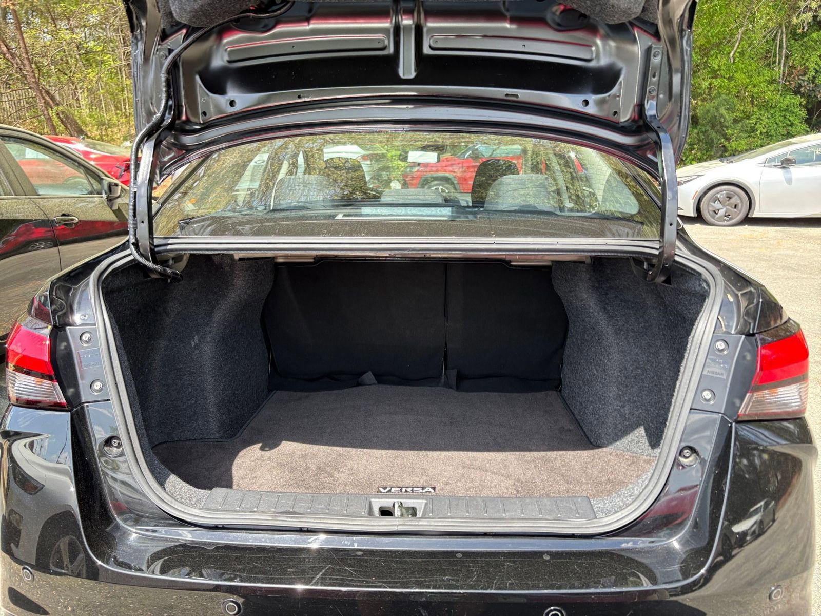 Used 2025 Nissan Versa SV image 31