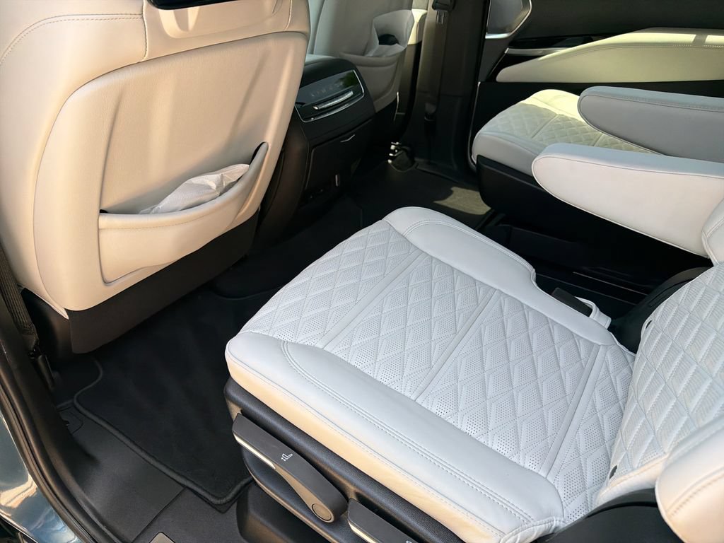 Certified 2025 Cadillac Escalade Sport Platinum AWD/4WD image 36