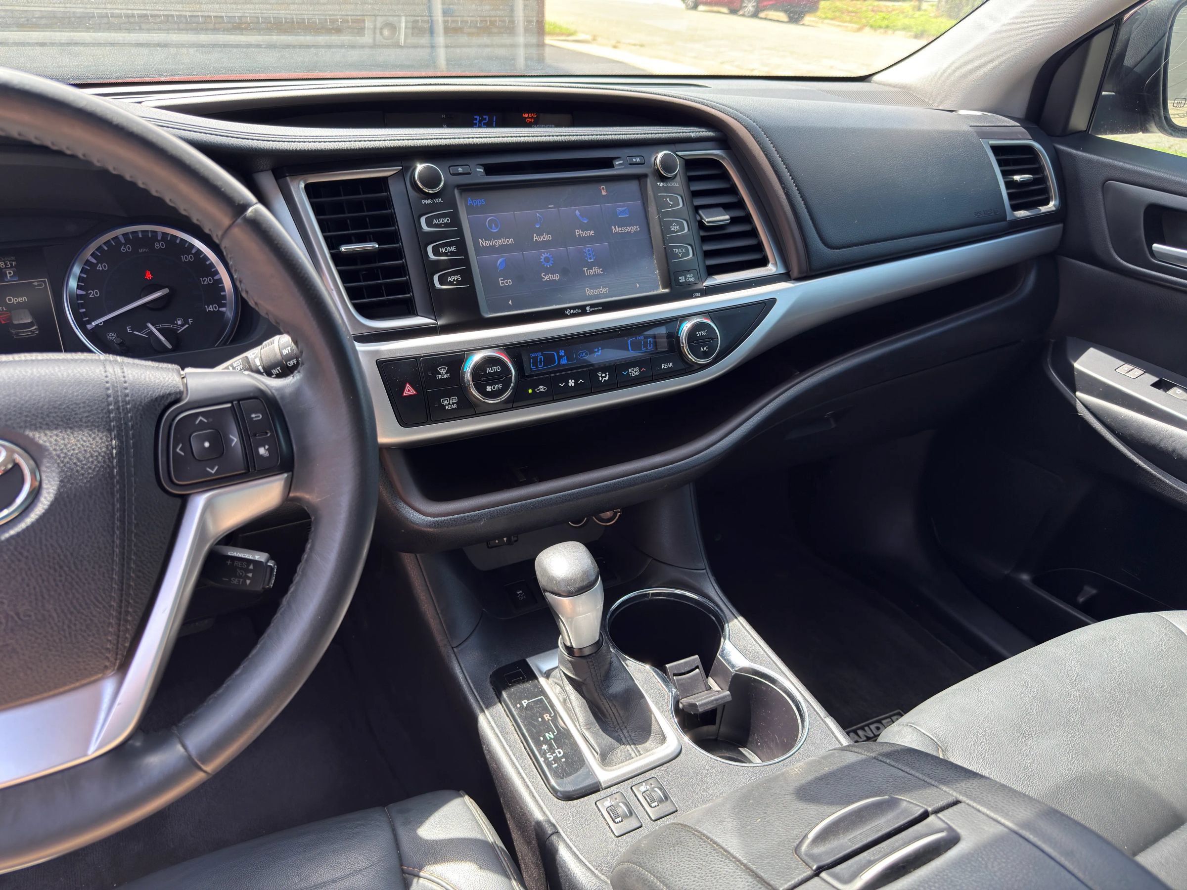 Used 2015 Toyota Highlander XLE FWD image 16