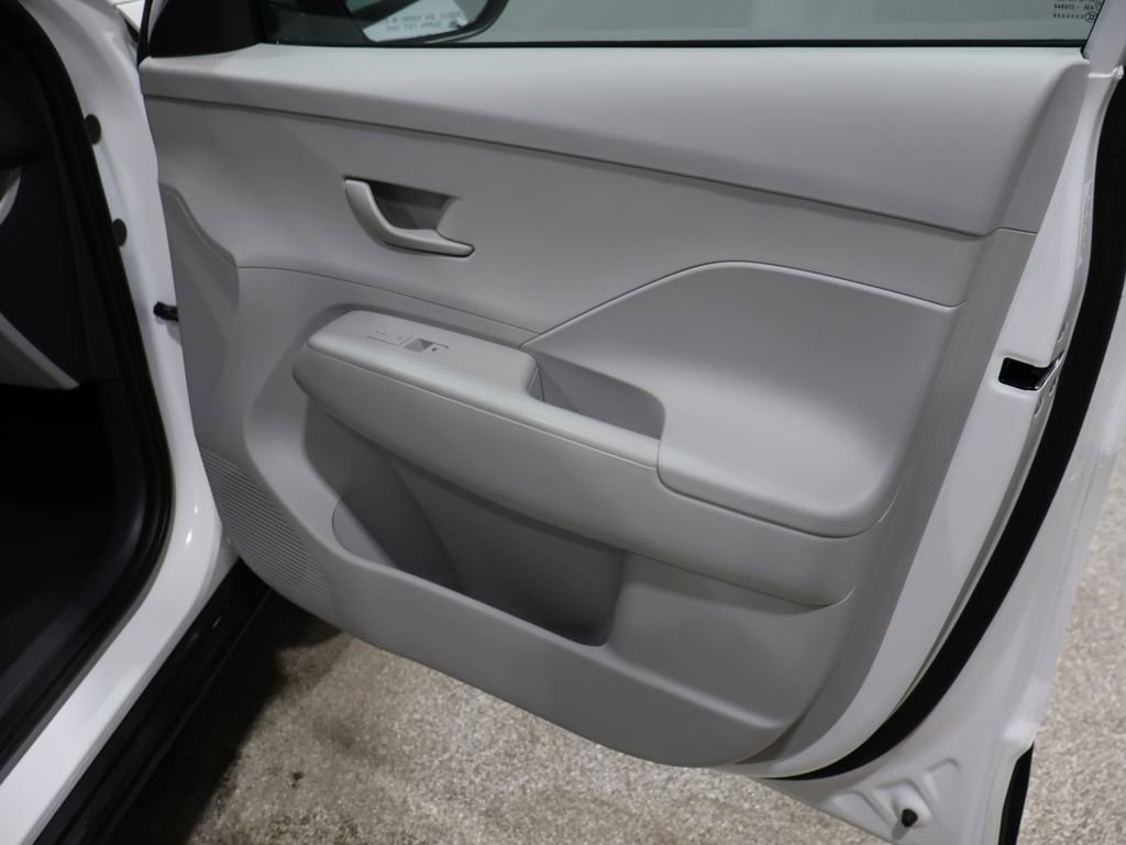 Used 2025 Hyundai Kona SEL image 25