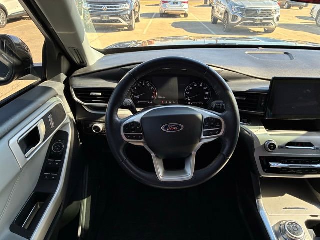Used 2022 Ford Explorer XLT w/ Equipment Group 202A image 9
