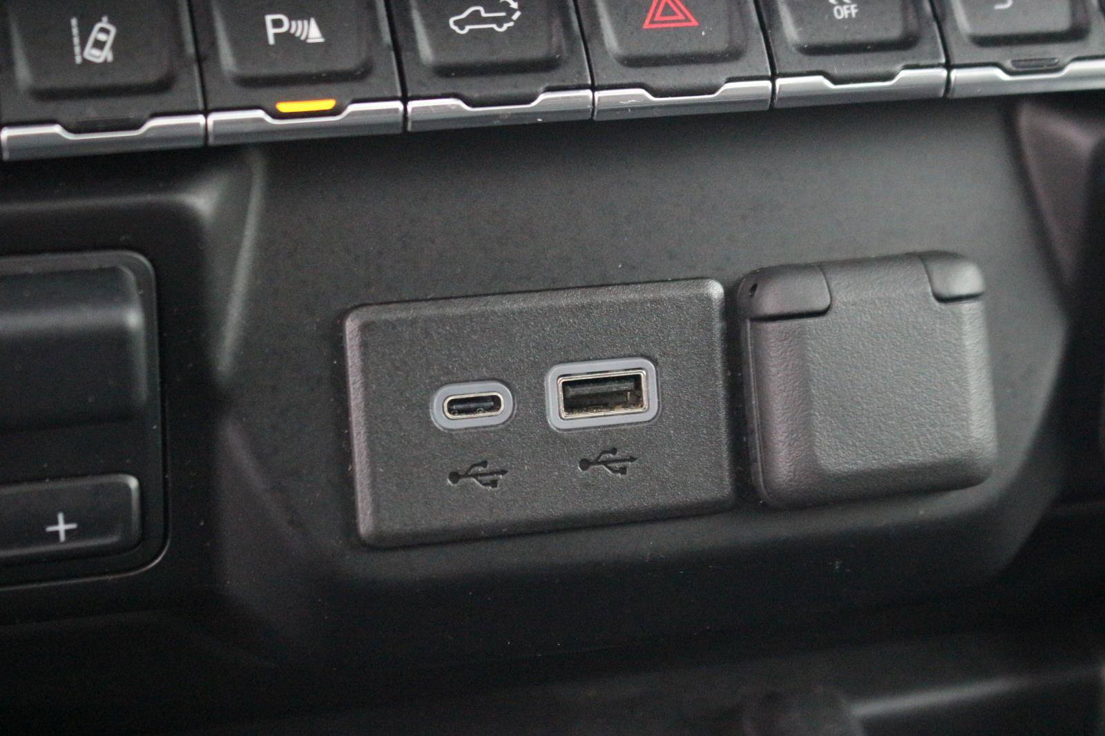 Used 2023 GMC Sierra 3500 Denali w/ Denali Ultimate Package image 32