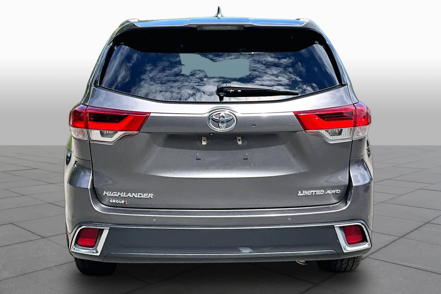 Used 2017 Toyota Highlander Limited Platinum w/ Carpet Mat Package AWD/4WD image 5