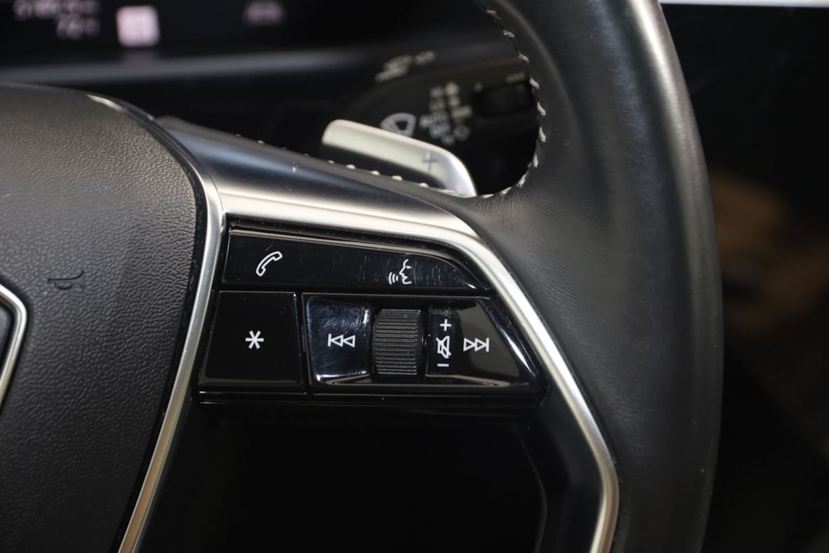 Used 2020 Audi e-tron Premium Plus AWD/4WD image 33