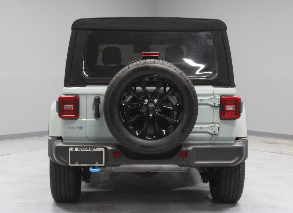 Used 2024 Jeep Wrangler Unlimited Sahara w/ Technology Group AWD/4WD image 10