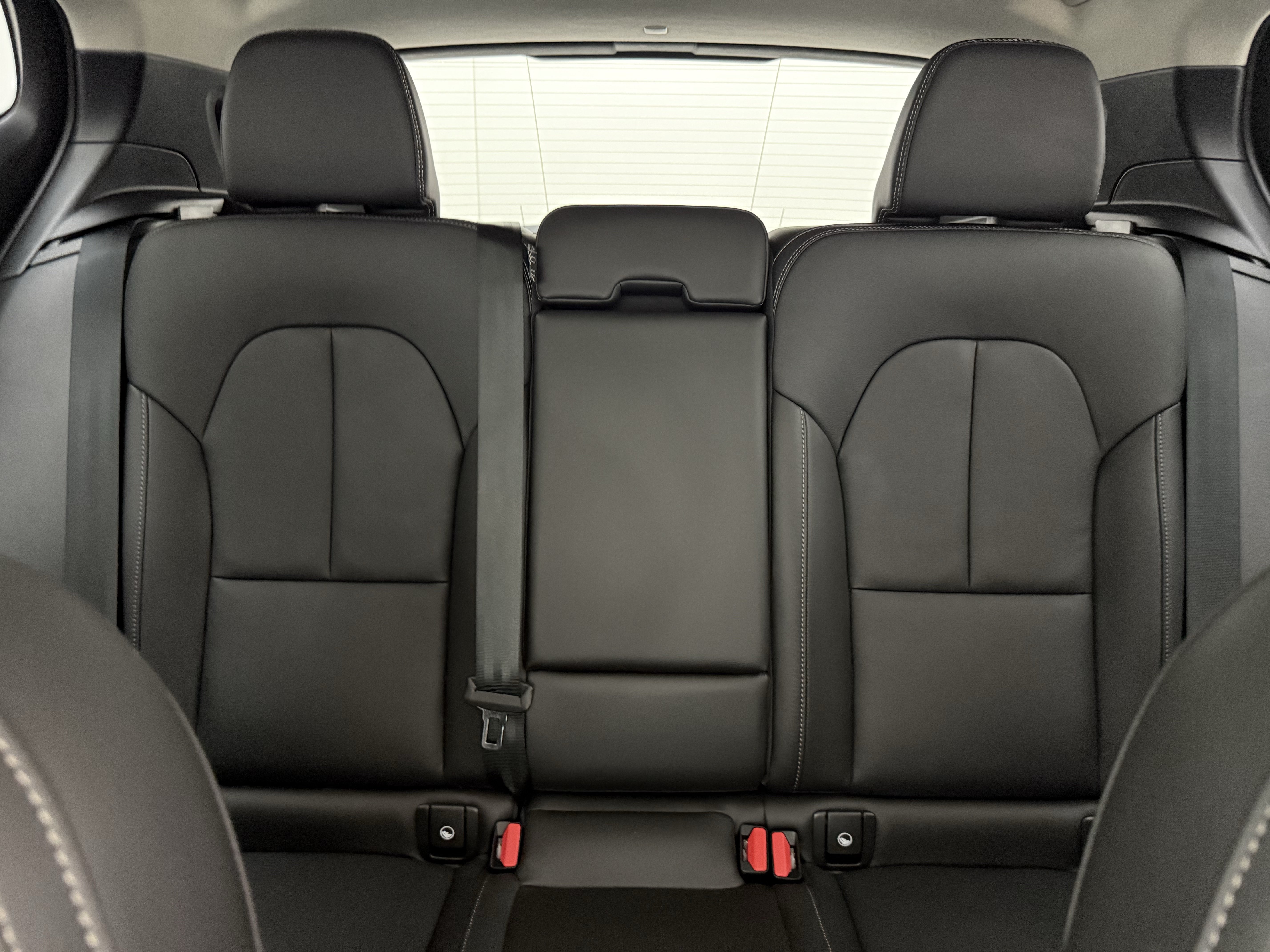 Certified 2026 Volvo XC40 B5 Plus AWD/4WD image 27