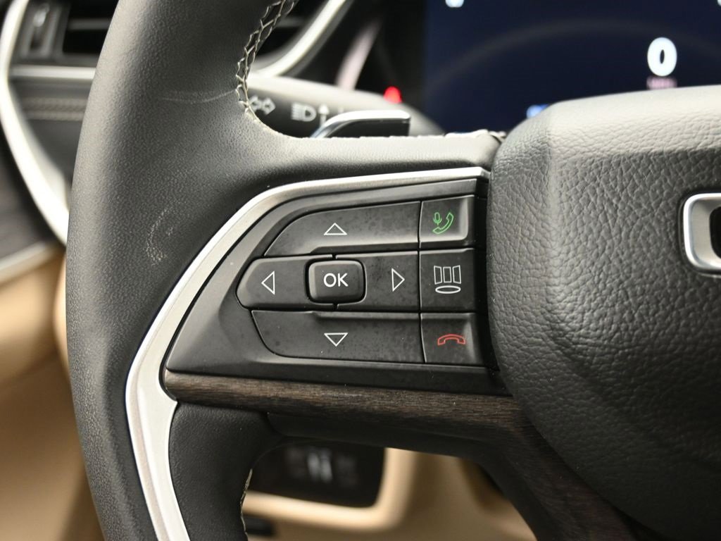 Used 2023 Jeep Grand Cherokee Limited image 22