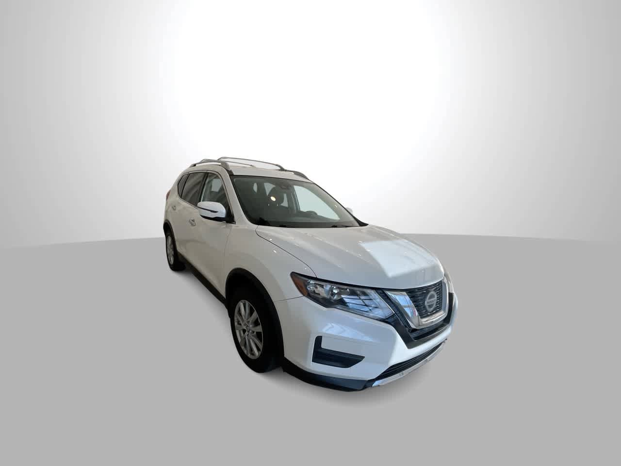 Used 2019 Nissan Rogue SV image 2