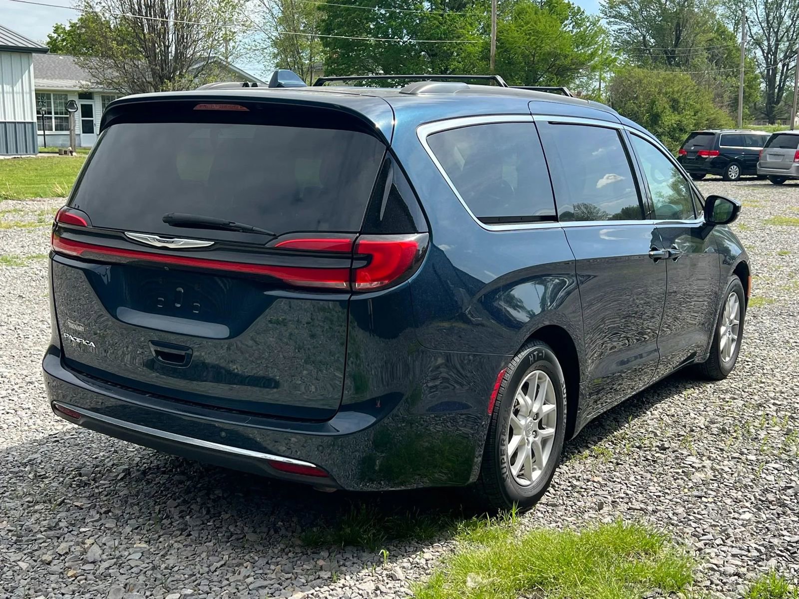 Used 2022 Chrysler Pacifica Touring-L FWD image 5