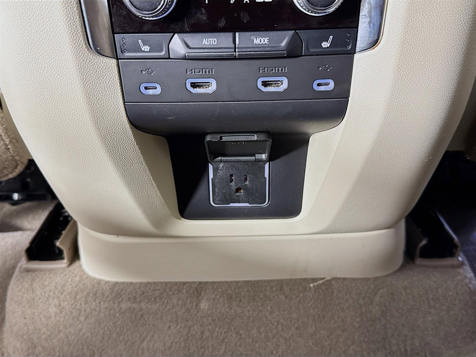 Certified 2021 GMC Yukon Denali w/ Denali Ultimate Package image 28