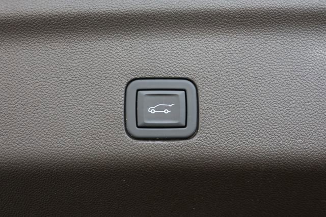 Used 2025 Cadillac Escalade Premium Luxury image 35