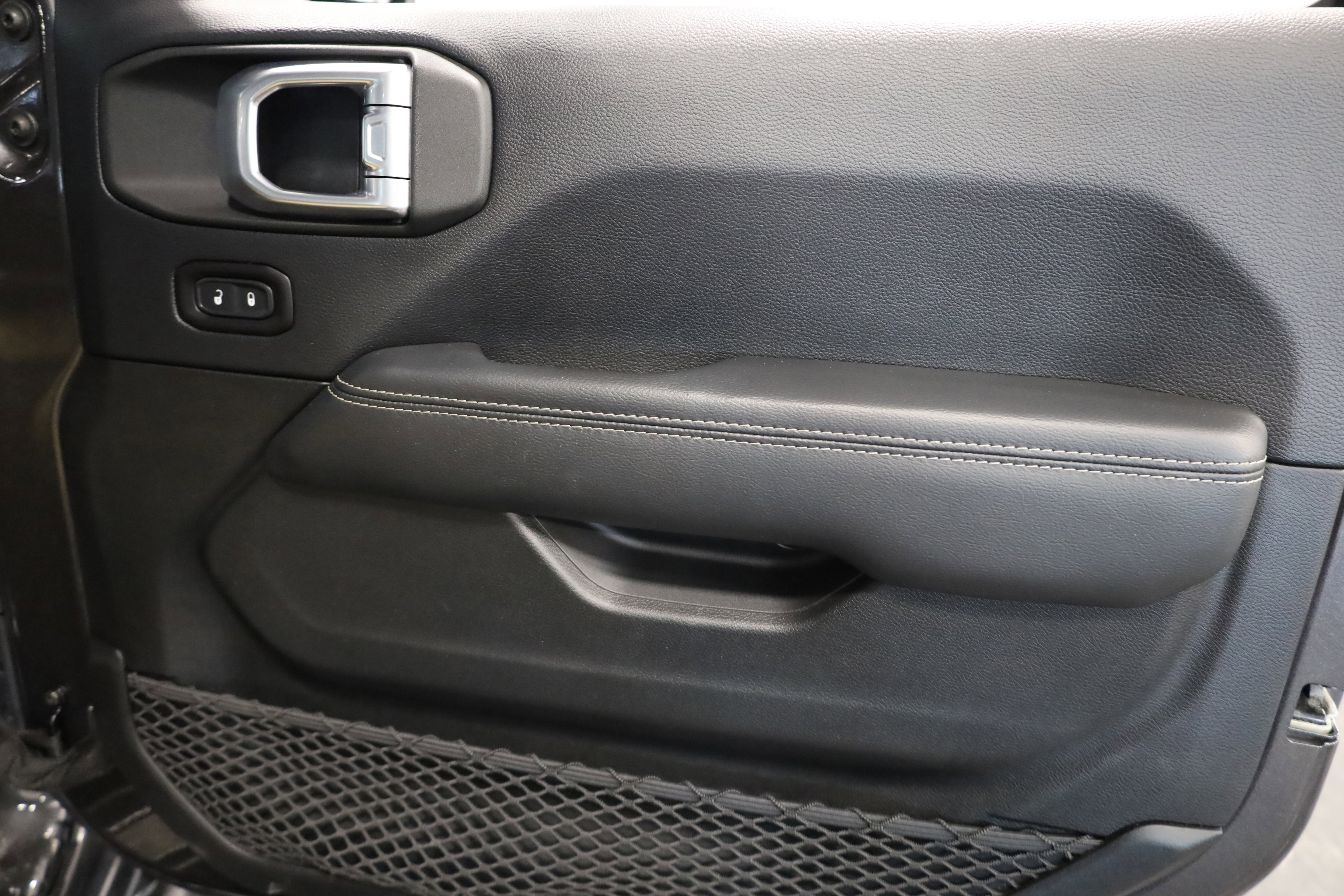 Used 2018 Jeep Wrangler Unlimited Rubicon image 40